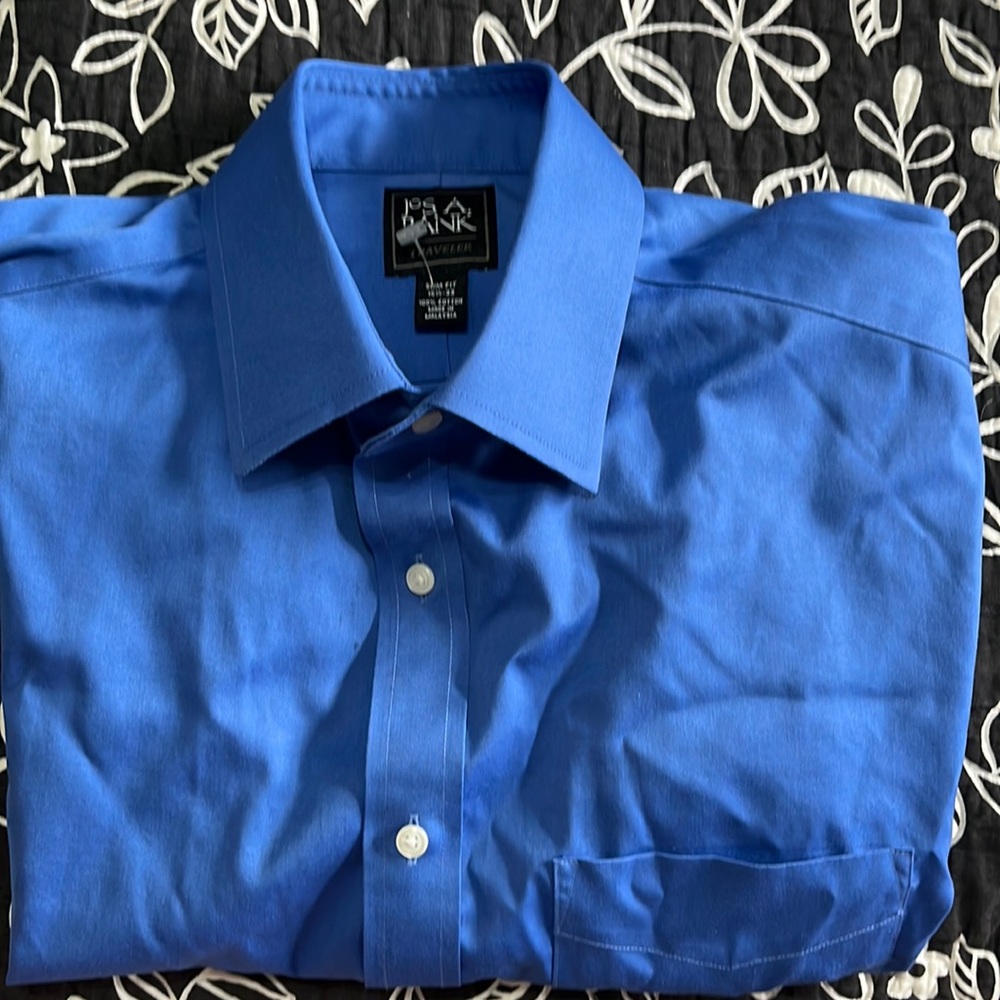 (413)NWOT Mens long sleeve dress shirt by Jos A Bank. Size 15 1/2-33. Royal blue